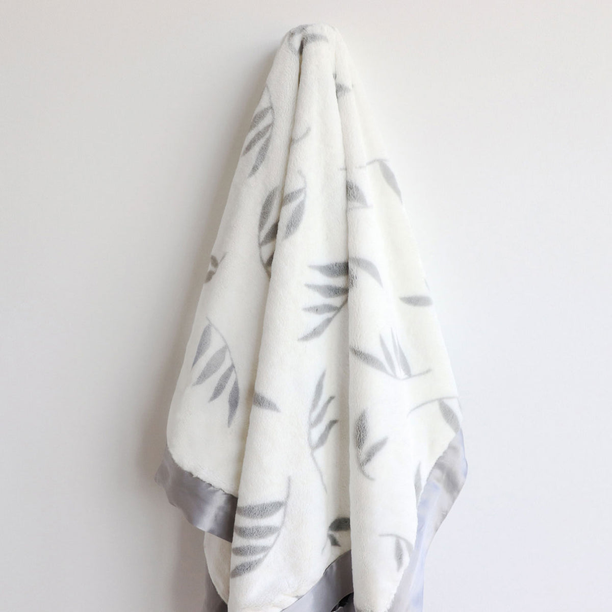 Luxe Willow Eucalyptus Tween, Teen & Young Adult Throw (45” x 59”)