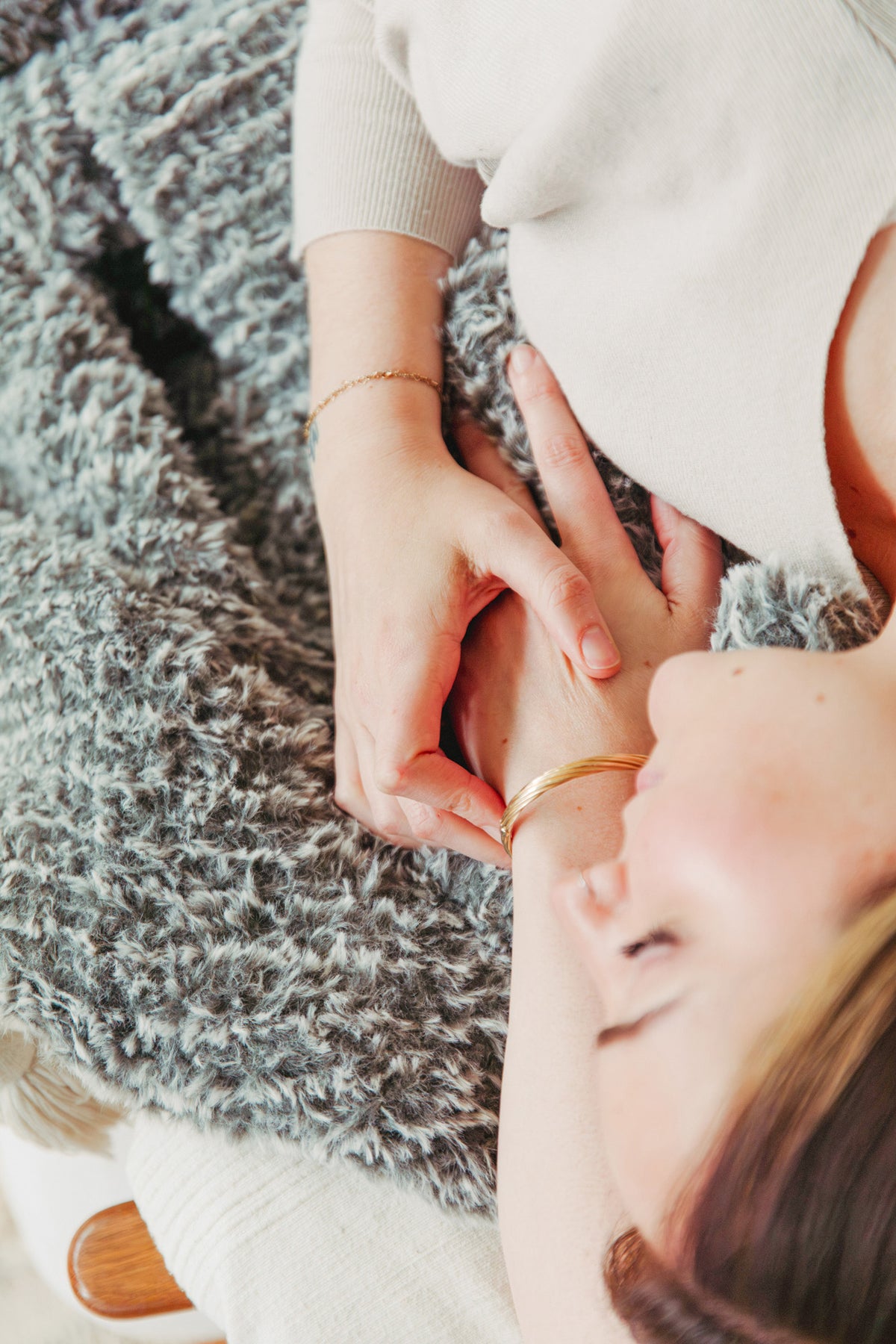 Luxe™ Luxury Ultra-Soft Knit Throw (45" x 59")