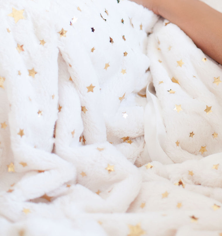 Luxe™ Gold Stars Big Kid Blanket (45” x 59”)